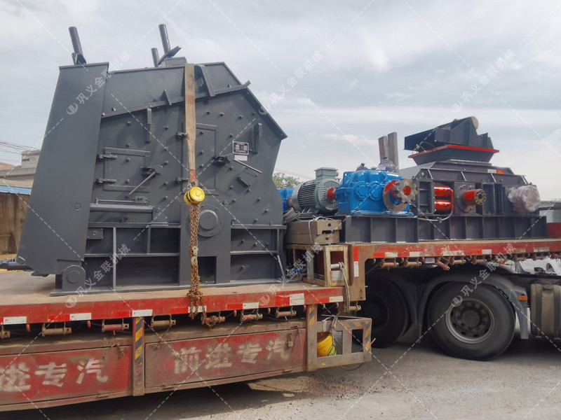 1000*700液壓對(duì)輥制砂機(jī),1210反擊破發(fā)往四川