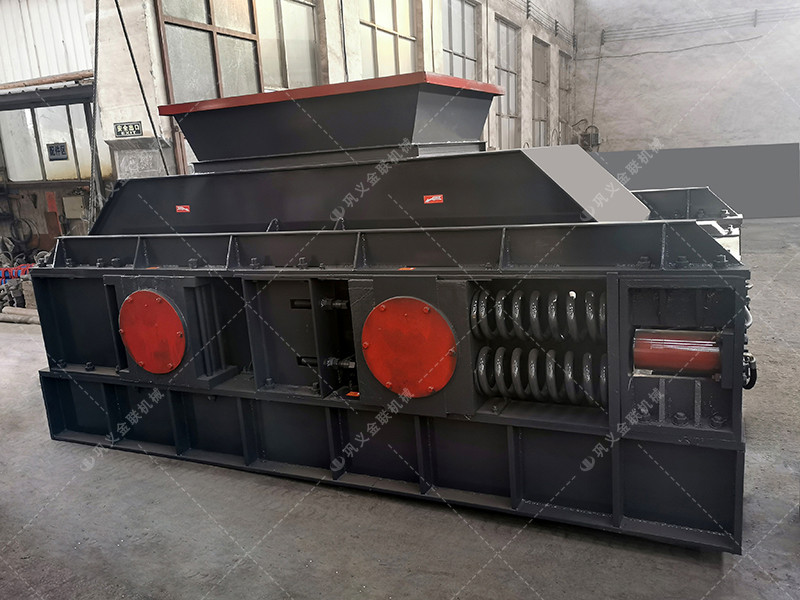 1500x1000大型液壓對(duì)輥破碎設(shè)備發(fā)貨圖片