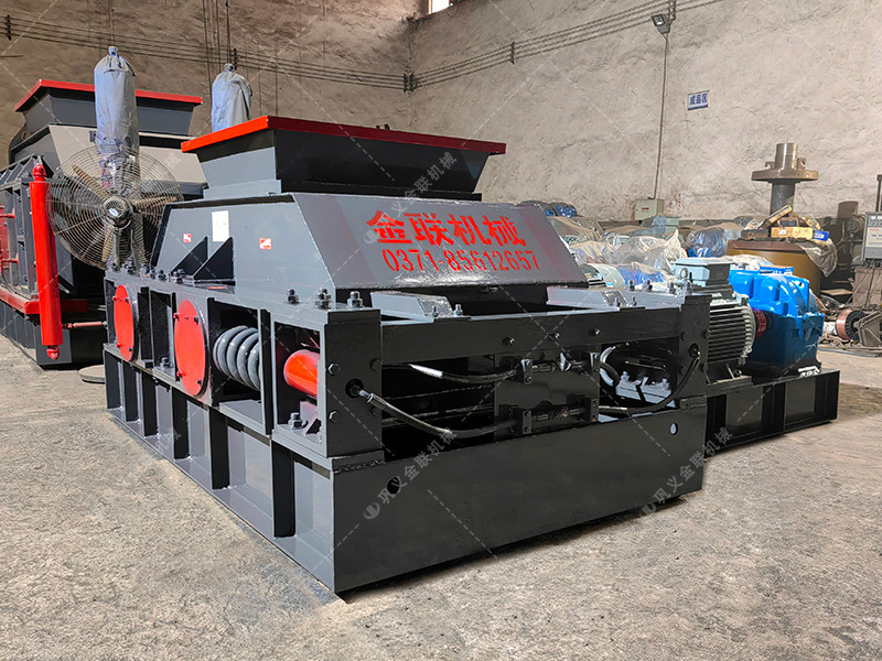 2PGC800X900大型雙齒輥破碎機發(fā)往山東濟寧破碎石頭