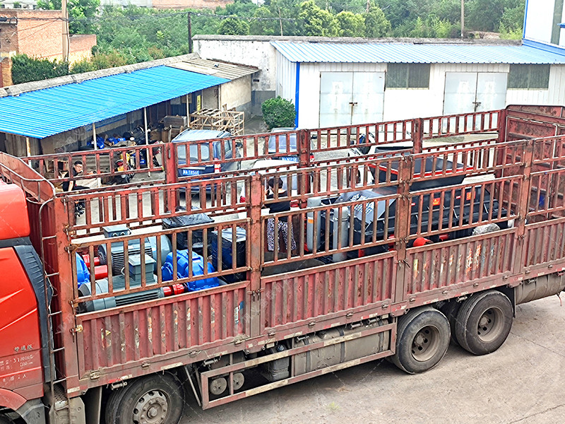 1200x800大型液壓對輥破碎機發貨 破碎石灰石