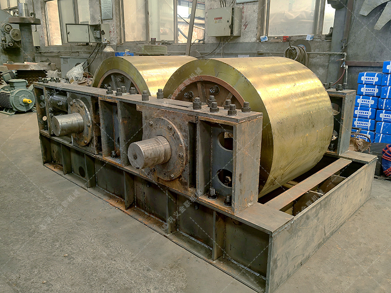 硅礦石對輥制砂機：180噸/時高效能，如何選擇實力廠家是關鍵